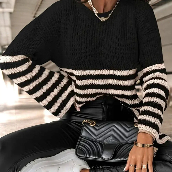 🆕️2X Plus Size Casual Sweater | Black & White Striped | Fall Essential 🖤🤍 - Picture 5 of 10